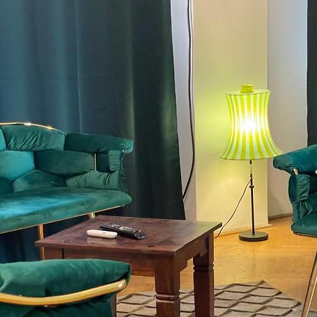 Terrace Balcony Downtown Delight Old Town Oasis City Center Universitate Square Old Town Букурещ Екстериор снимка
